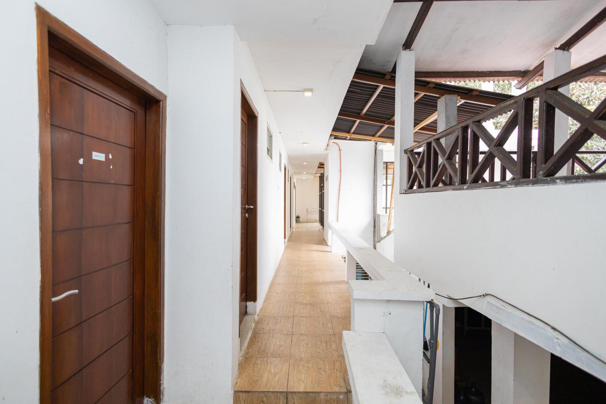 Reddoorz Syariah At Wisma Djokorio Poncokusumo Malang Ngoại thất bức ảnh