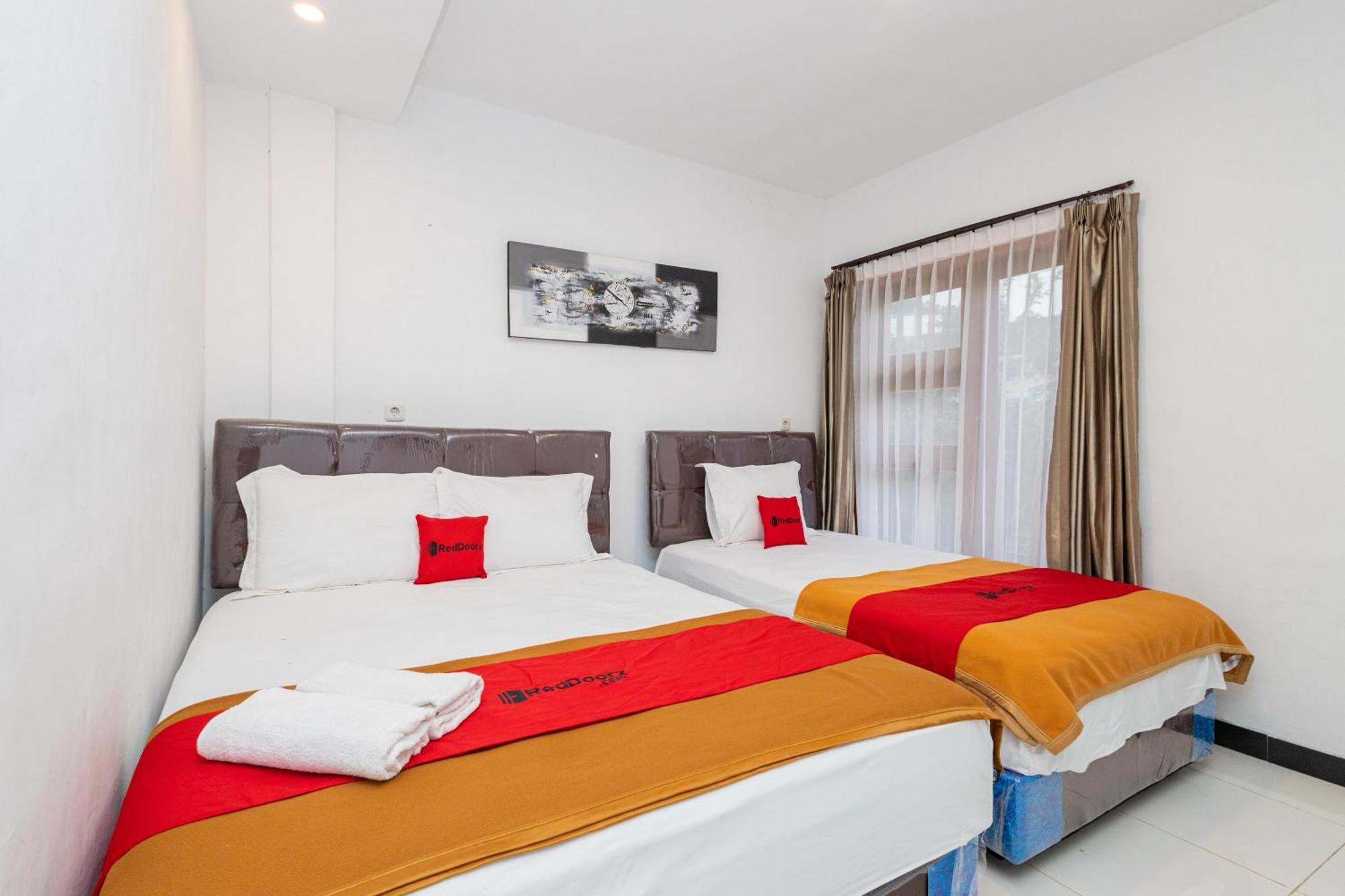 Reddoorz Syariah At Wisma Djokorio Poncokusumo Malang Ngoại thất bức ảnh