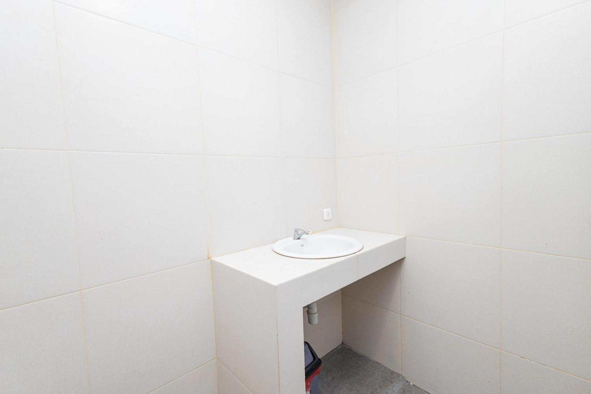 Reddoorz Syariah At Wisma Djokorio Poncokusumo Malang Ngoại thất bức ảnh