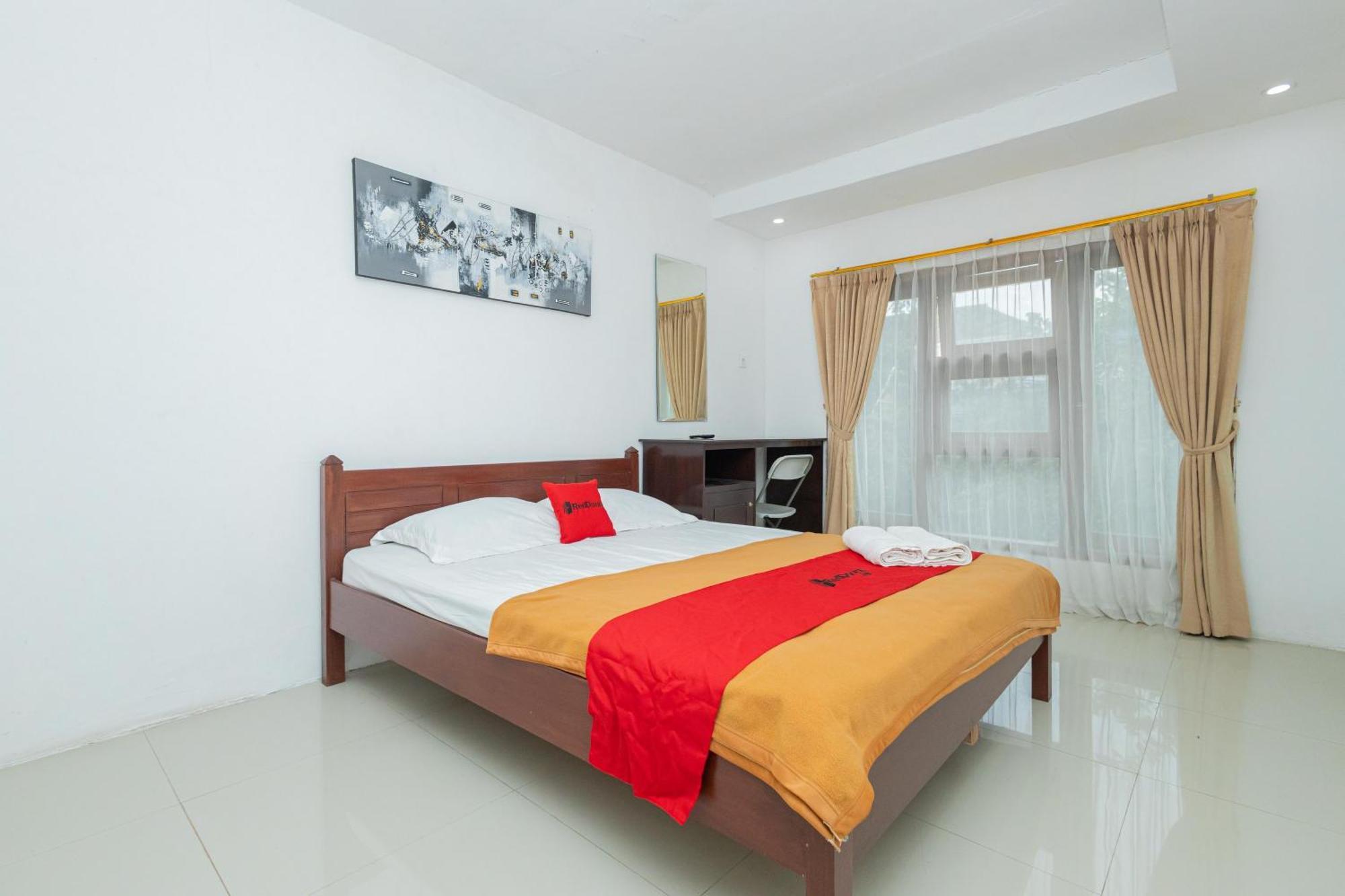 Reddoorz Syariah At Wisma Djokorio Poncokusumo Malang Ngoại thất bức ảnh