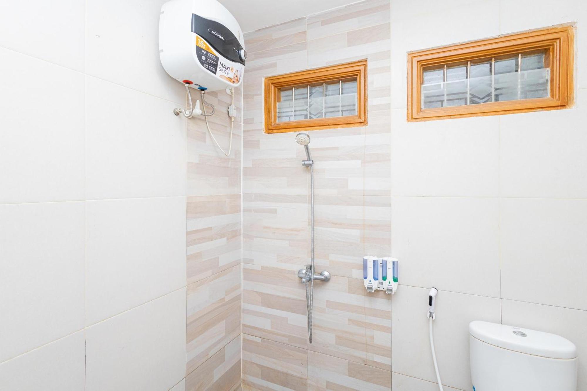 Reddoorz Syariah At Wisma Djokorio Poncokusumo Malang Ngoại thất bức ảnh