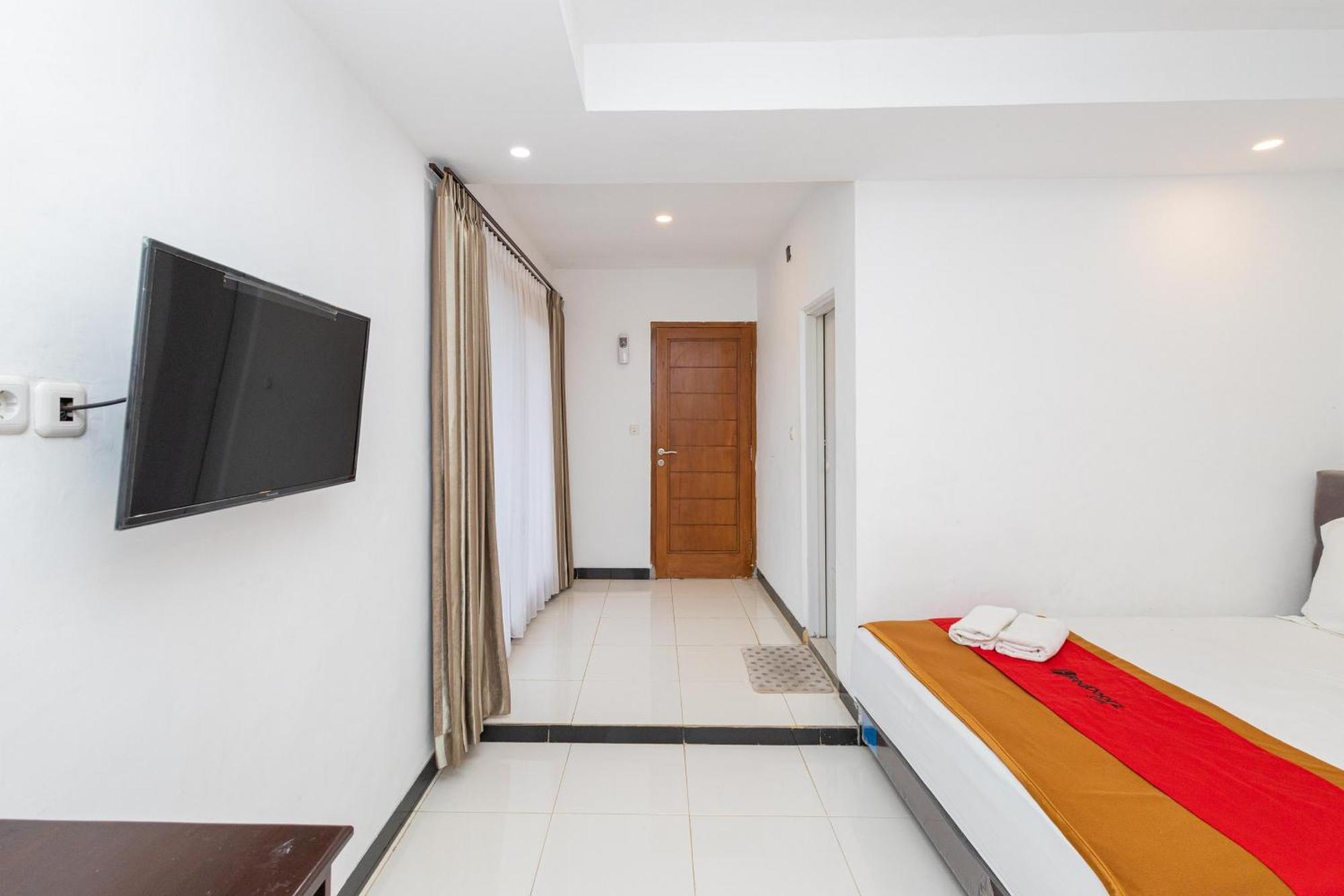 Reddoorz Syariah At Wisma Djokorio Poncokusumo Malang Ngoại thất bức ảnh