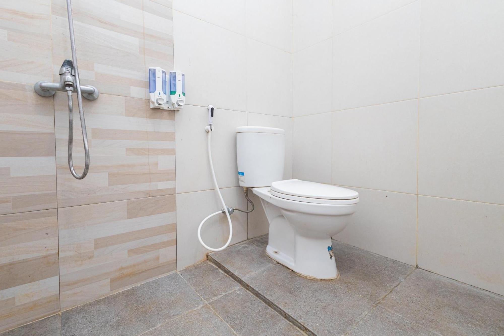 Reddoorz Syariah At Wisma Djokorio Poncokusumo Malang Ngoại thất bức ảnh