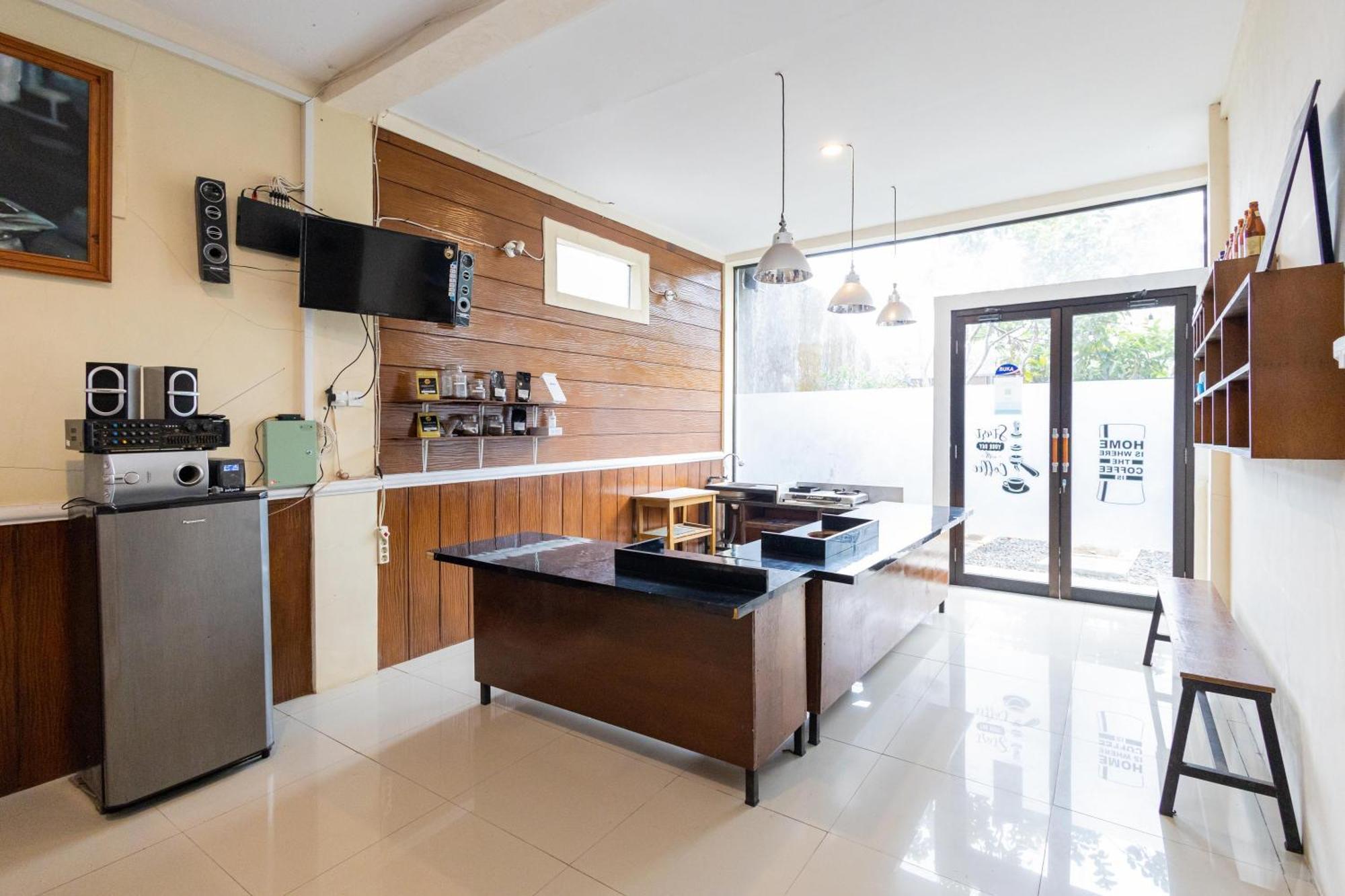 Reddoorz Syariah At Wisma Djokorio Poncokusumo Malang Ngoại thất bức ảnh
