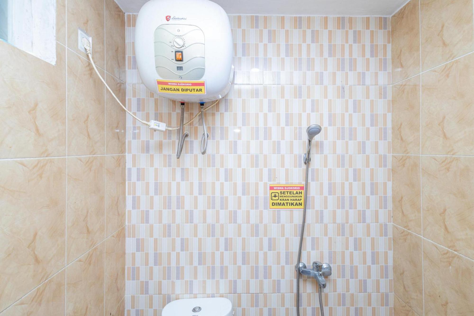 Reddoorz Syariah At Wisma Djokorio Poncokusumo Malang Ngoại thất bức ảnh