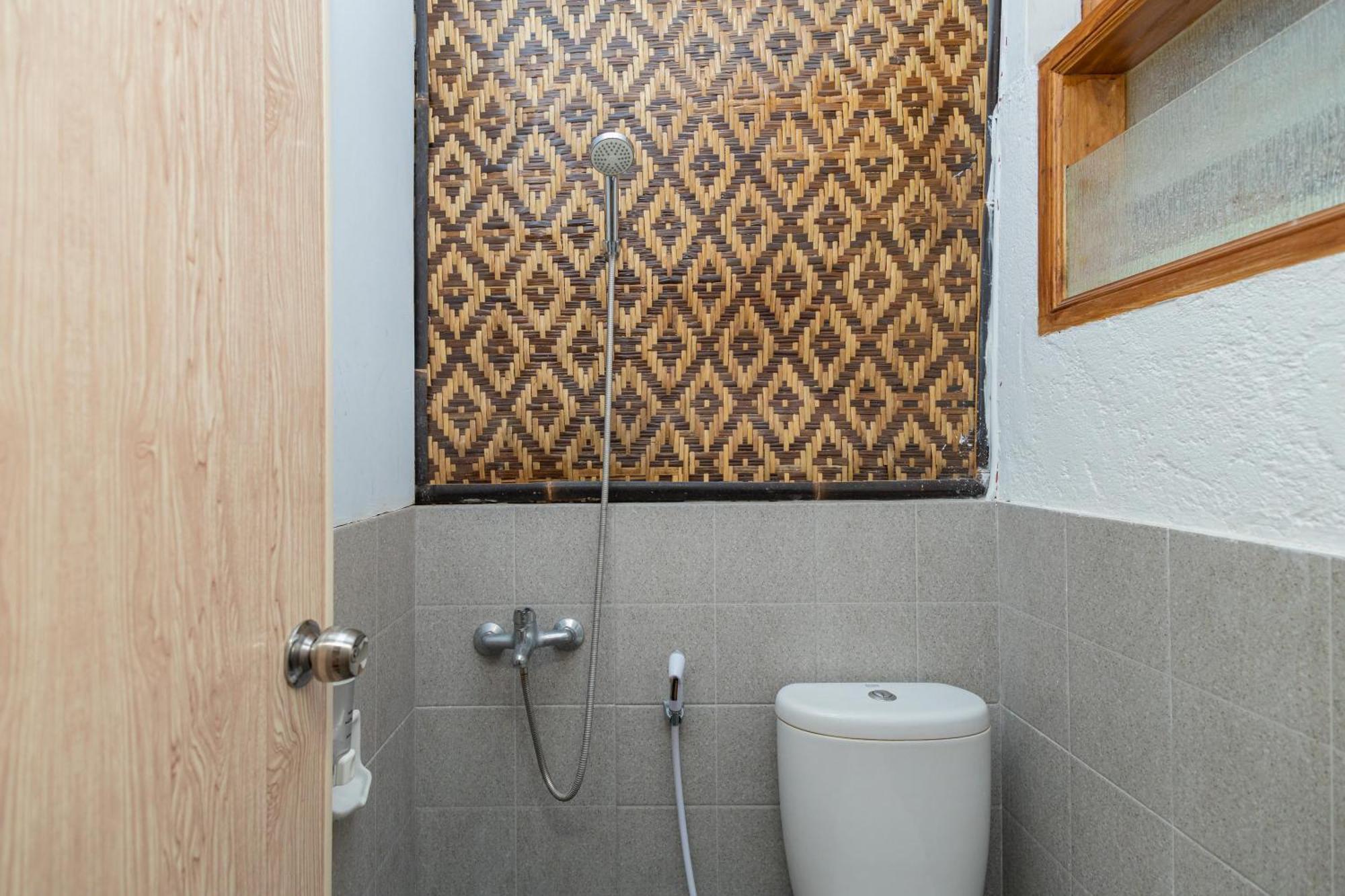 Reddoorz Syariah At Wisma Djokorio Poncokusumo Malang Ngoại thất bức ảnh