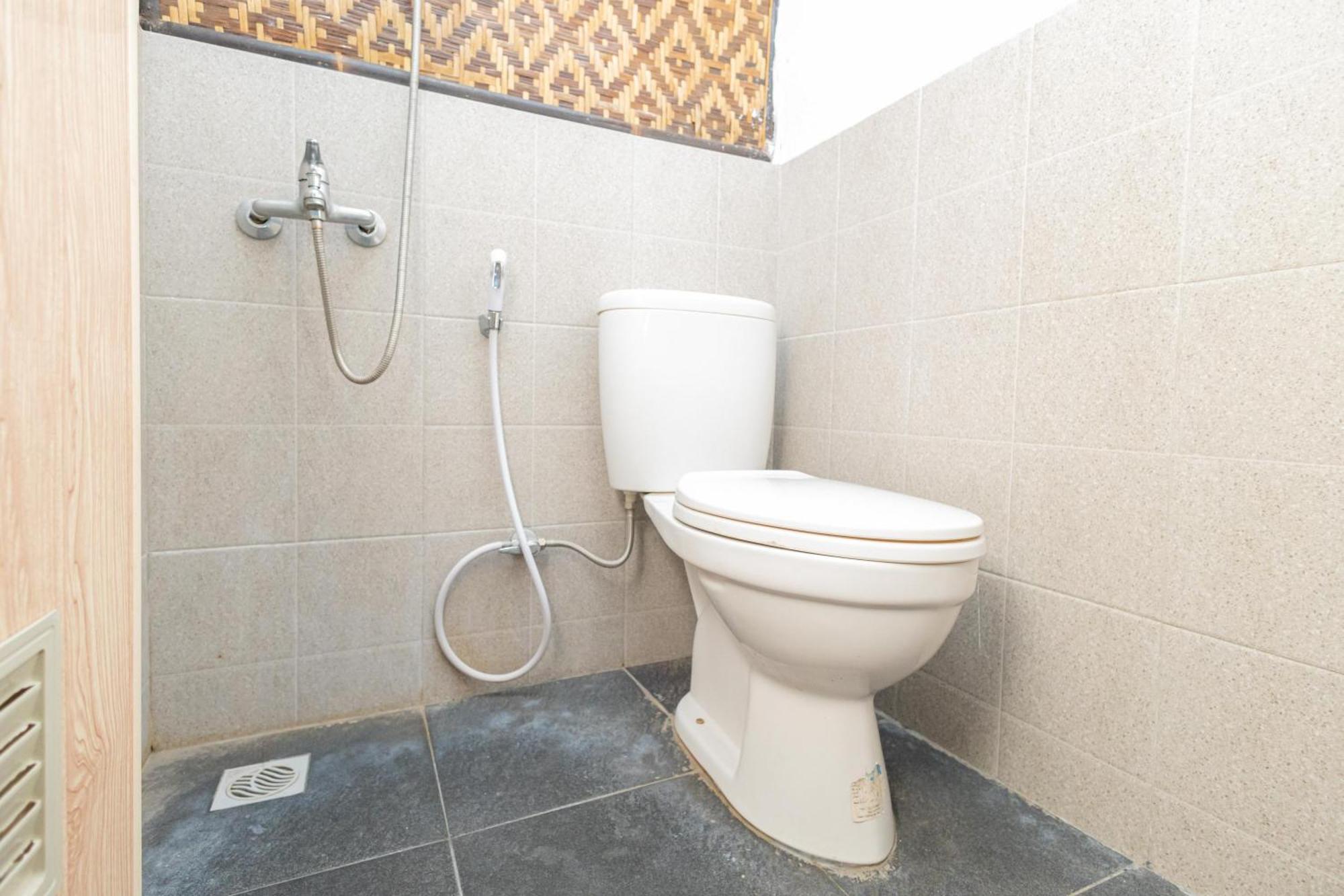 Reddoorz Syariah At Wisma Djokorio Poncokusumo Malang Ngoại thất bức ảnh
